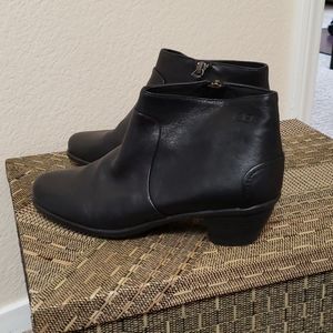 Leather boot